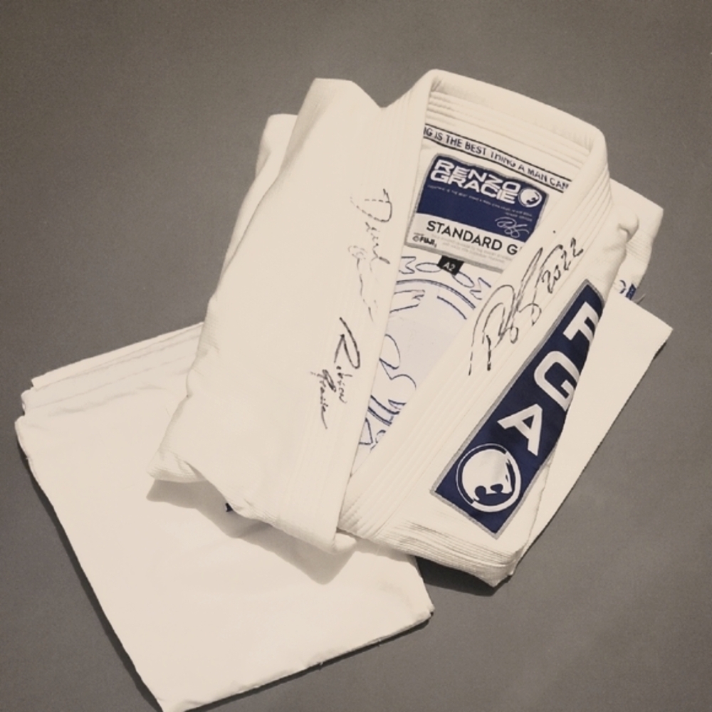 White Jiu-Jitsu Gi Signed Gracie Jiu Jitzu Size A2